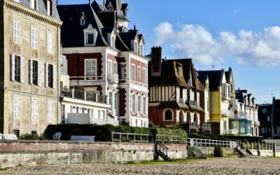 Les tendances du marché immobilier en Normandie : fluctuations des prix, types de biens et prévisions saisonnières