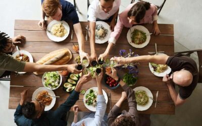 L’art de l’étiquette à table, d’hier à aujourd’hui : comment recevoir avec élégance et impressionner vos invités